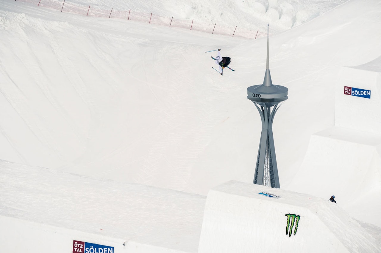 VERDENSREKORD: David Wise 11,7 meter over quarterpipe-kanten. Foto: Klauz Polzer VERDENSREKORD: David Wise 11,7 meter over quarterpipe-kanten. Foto: Klauz Polzer