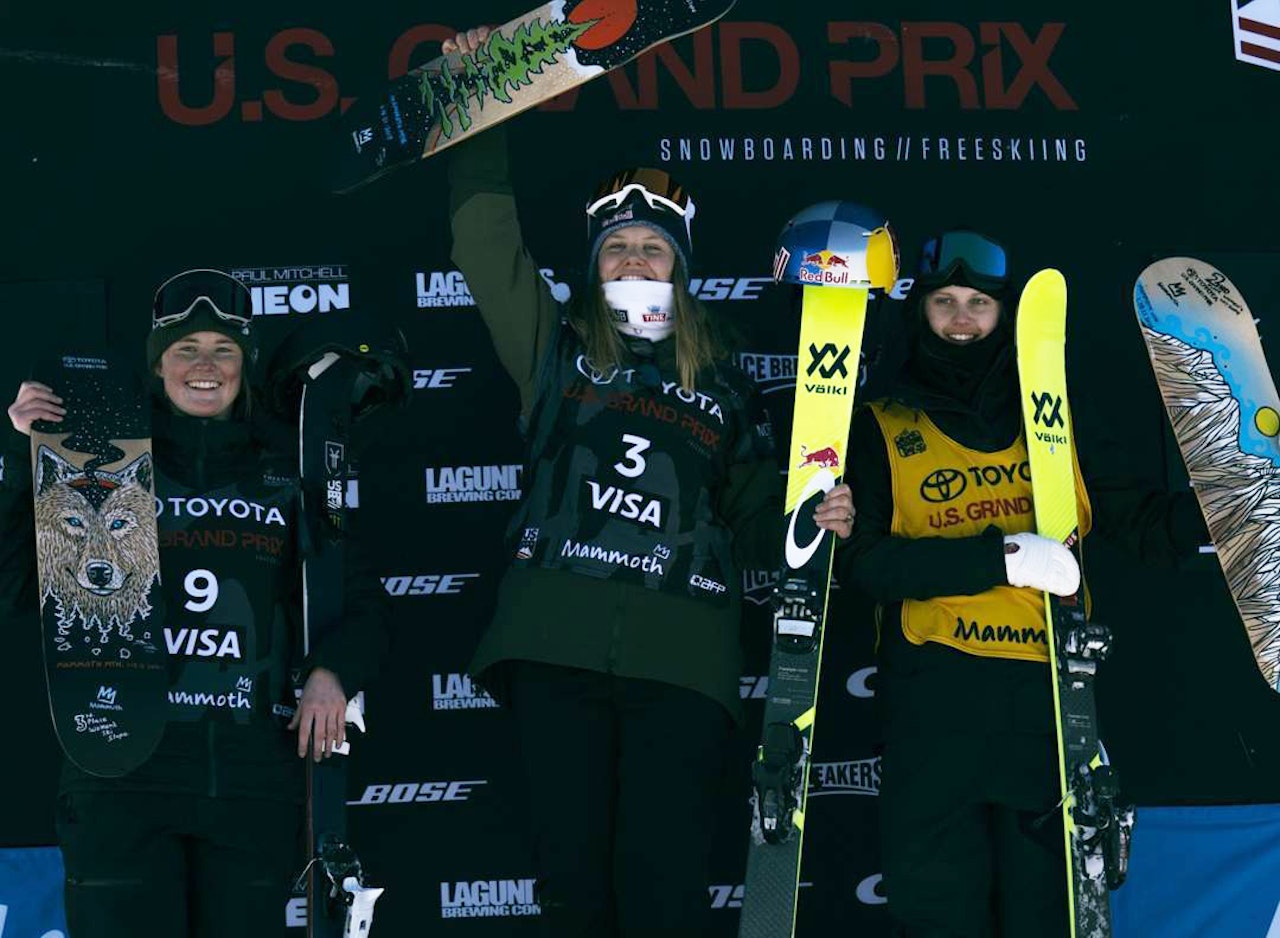 ENDELIG TILBAKE: Tiril Sjåstad Christiansen der vi vil se henne; på toppen av pallen. Foto: Luke Allen/ Nor Freeski ENDELIG TILBAKE: Tiril Sjåstad Christiansen der vi vil se henne; på toppen av pallen. Foto: Luke Allen/ Nor Freeski