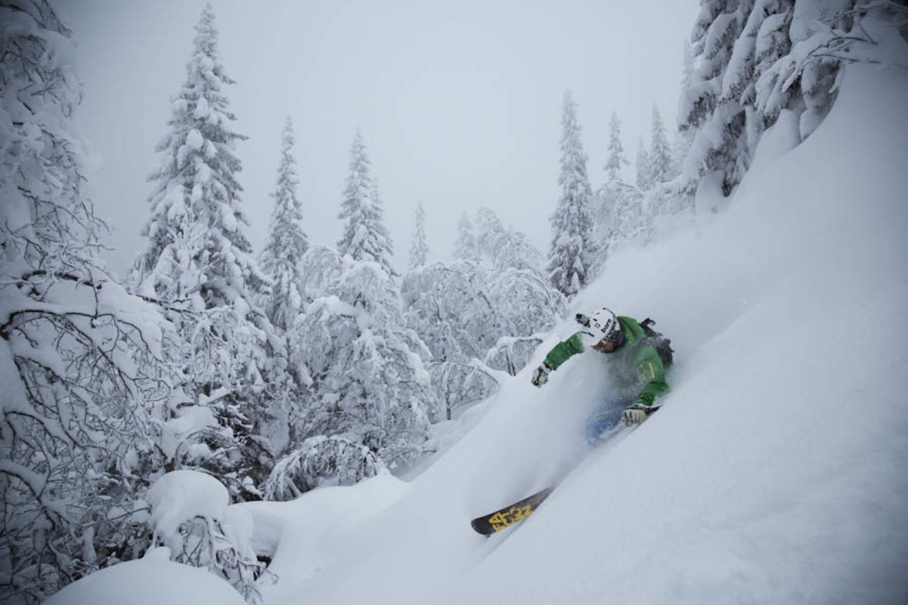 SNART ÅPENT: Norefjell kan vente seg en halvmeter snø, og det blir snart skimuligheter i skisenteret. Her er Stian Skinnes Fossen en pudderdag i skisenteret. Foto: Thomas Kleiven SNART ÅPENT: Norefjell kan vente seg en halvmeter snø, og det blir snart skimuligheter i skisenteret. Her er Stian Skinnes Fossen en pudderdag i skisenteret. Foto: Thomas Kleiven