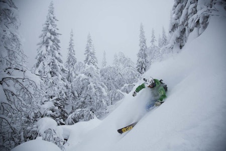 SNART ÅPENT: Norefjell kan vente seg en halvmeter snø, og det blir snart skimuligheter i skisenteret. Her er Stian Skinnes Fossen en pudderdag i skisenteret. Foto: Thomas Kleiven SNART ÅPENT: Norefjell kan vente seg en halvmeter snø, og det blir snart skimuligheter i skisenteret. Her er Stian Skinnes Fossen en pudderdag i skisenteret. Foto: Thomas Kleiven
