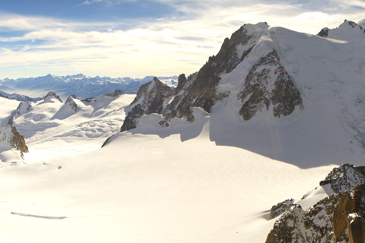 CHAMONIX: Bildet er tatt fra Aiguille du Midi fredag. Foto: Skjermdump CHAMONIX: Bildet er tatt fra Aiguille du Midi fredag. Foto: Skjermdump