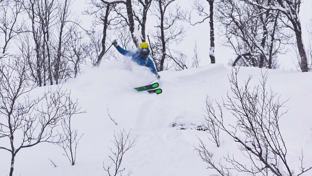 PUDDER: Timme Ellingjord dokumenterer deilig skiføre på Vargfjordfjellet i Nordland. Foto: Timme Ellingjord PUDDER: Timme Ellingjord dokumenterer deilig skiføre på Vargfjordfjellet i Nordland. Foto: Timme Ellingjord