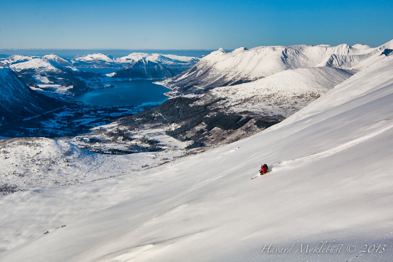 VERHALDET: Fantastisk snø og fantastisk vær på Sunnmøre i går! Foto: Håvard Myklebust frikjøring ørsta skisenter fjord sunnmøre freeride guide ski pudder