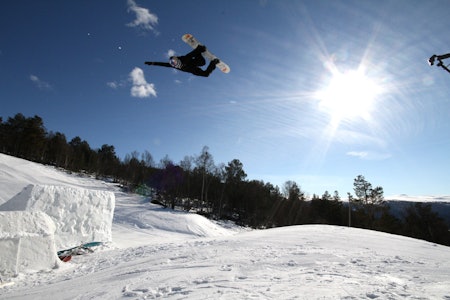 Dombås skiheiser jibb twintip snowboard ski park freeride
