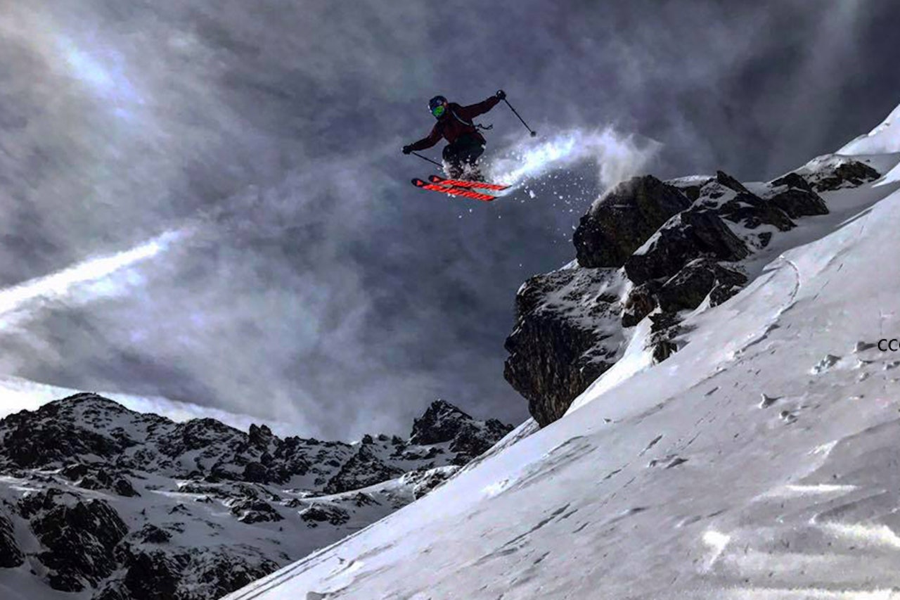 FÅR IKKE FLIPPE: Denne sesongen blir det forbudt for junior-frikjørere å gjøre salto i konkurranser – men 360 er fortsatt greit. Det syns Sole August Andresen (bildet) er rart. Foto: Privat FÅR IKKE FLIPPE: Denne sesongen blir det forbudt for junior-frikjørere å gjøre salto i konkurranser – men 360 er fortsatt greit. Det syns Sole August Andresen (bildet) er rart. Foto: Privat