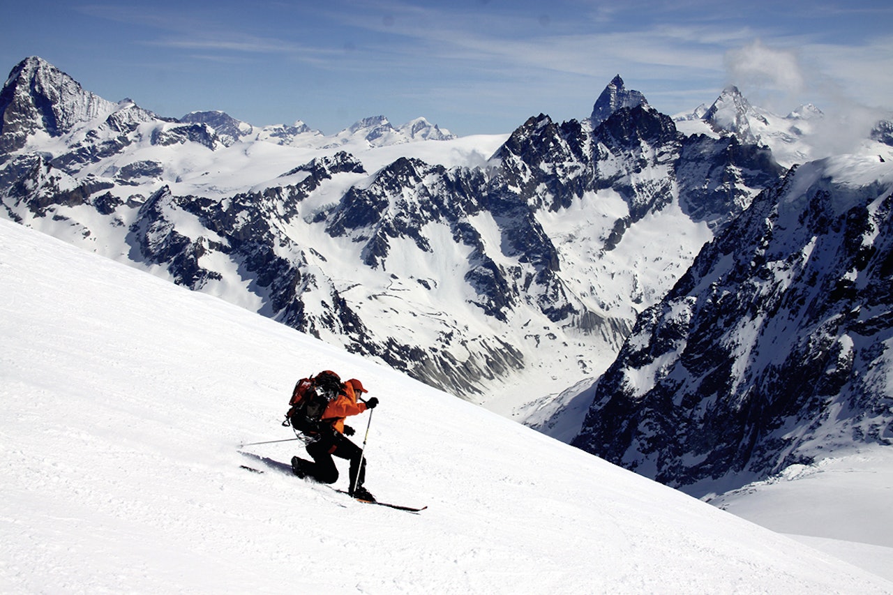 GUIDE: Nå kan du få den komplette guiden til Haute Route på norsk. Her fra Pigne d´Arolla. Foto: Bjørn Lytskjold GUIDE: Nå kan du få den komplette guiden til Haute Route på norsk. Her fra Pigne d´Arolla. Foto: Bjørn Lytskjold