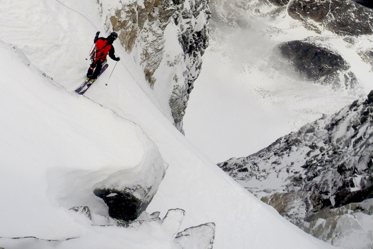 PÅ TOPP: Her venter noen hundre høydemeter med spektakulær rennekjøring. Foto: Sondre Skrebergene PÅ TOPP: Her venter noen hundre høydemeter med spektakulær rennekjøring. Foto: Sondre Skrebergene