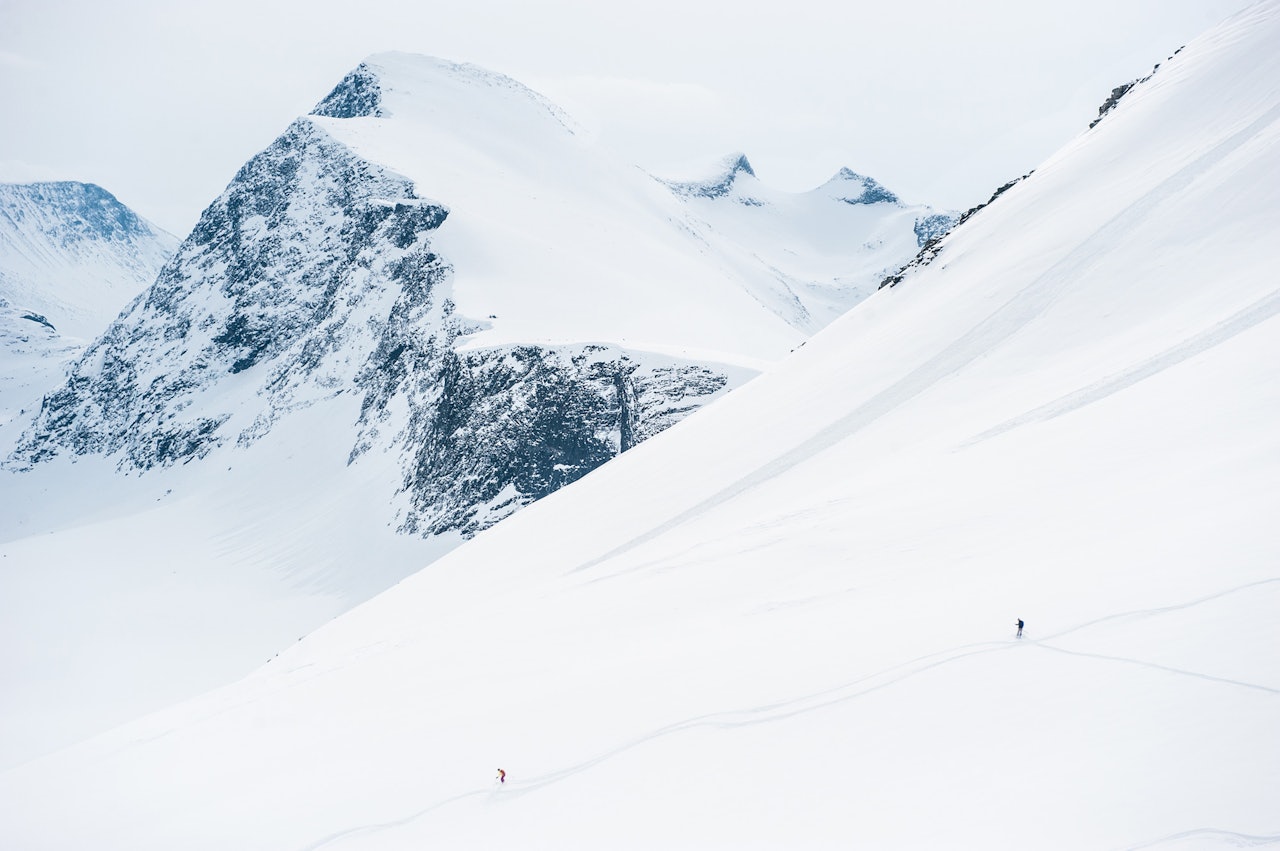 ENORMT: Sunndalen byr på enorme fjell med finurlige formasjoner og er et mekka for fellebasert skikjøring. Foto: Arild Bjerkan ENORMT: Sunndalen byr på enorme fjell med finurlige formasjoner og er et mekka for fellebasert skikjøring. Foto: Arild Bjerkan