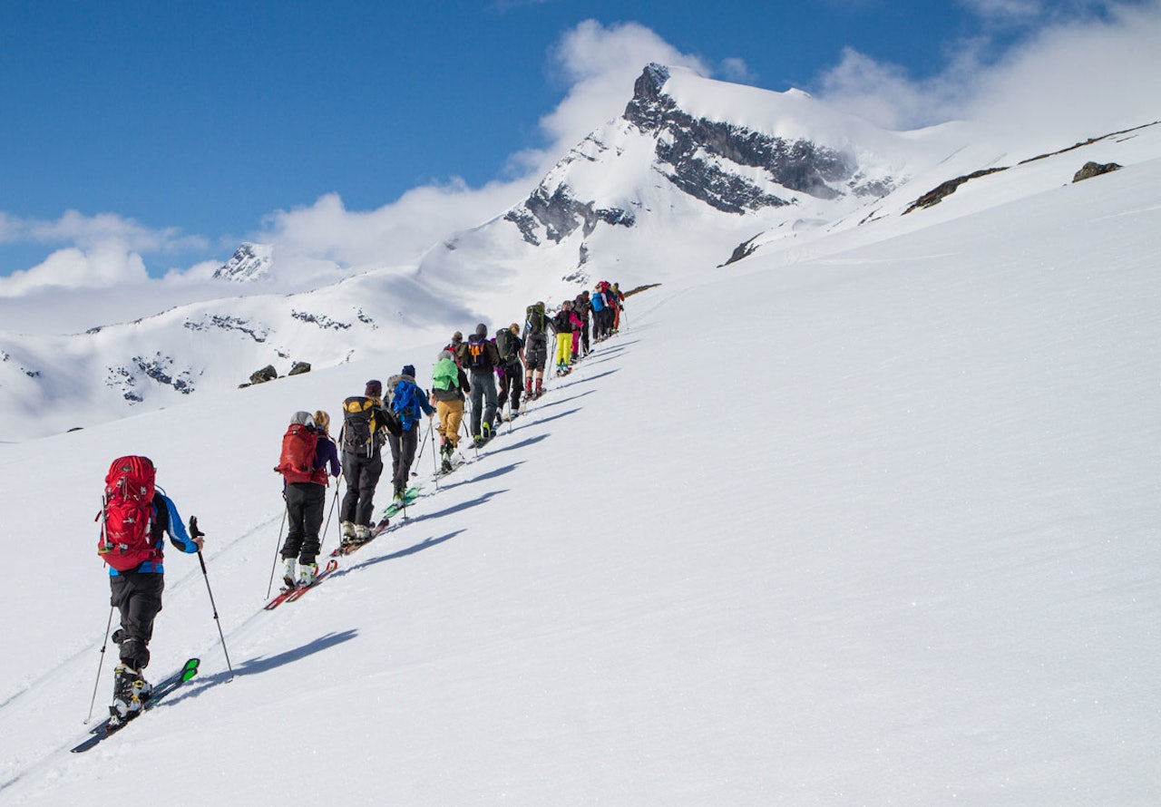 SKREDBLOGGE-VINNERE: To vinnere av stipend på 5 000 kroner + masse stæsj er kåret – og vinnerne skal blogge om toppturlivet på friflyt.no gjennom vinteren. SKREDBLOGGE-VINNERE: To vinnere av stipend på 5 000 kroner + masse stæsj er kåret – og vinnerne skal blogge om toppturlivet på friflyt.no gjennom vinteren.