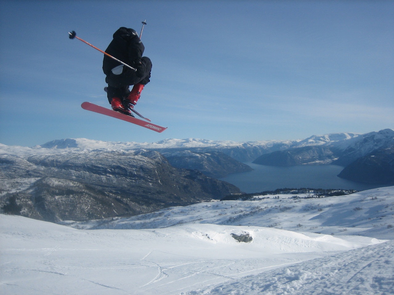 LUFTIG: Både utsikten og skikjøringen rundt Leikanger kan beskrives som luftig og imponerende. Foto: Egil J.Vangsnes LUFTIG: Både utsikten og skikjøringen rundt Leikanger kan beskrives som luftig og imponerende. Foto: Egil J.Vangsnes
