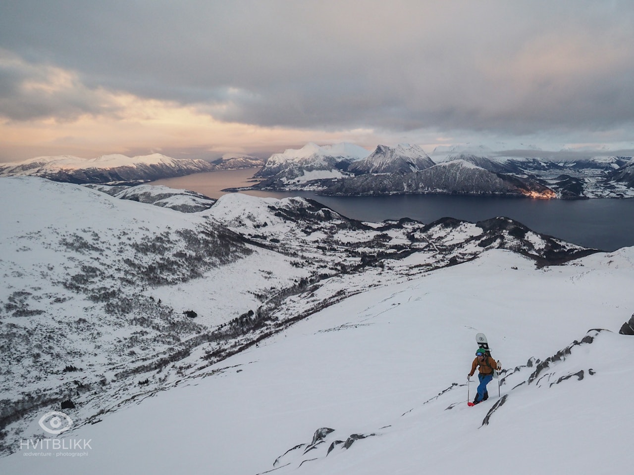 VINNERBILDE: Timme Ellingjord sendte inn to bilder fra Snøhornet og Hornindal, og det endte med seier i årets siste Helgebilde-konkurranse. Foto: Timme Ellingjord VINNERBILDE: Timme Ellingjord sendte inn to bilder fra Snøhornet og Hornindal, og det endte med seier i årets siste Helgebilde-konkurranse. Foto: Timme Ellingjord