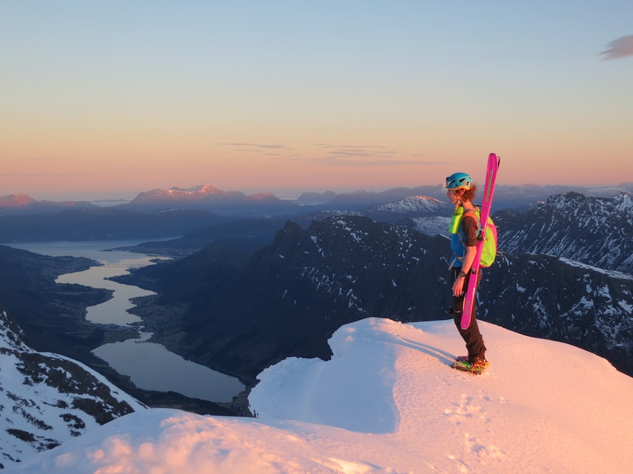 Stranda Rando går fra Hjørundfjorden til Strandafjellet i Storfjord, og arrangeres 21. april 2018. Foto: Kjell Magnar Berli Stranda Rando går fra Hjørundfjorden til Strandafjellet i Storfjord, og arrangeres 21. april 2018. Foto: Kjell Magnar Berli