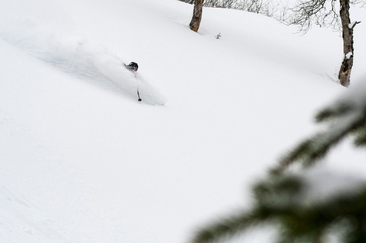 FRA BONDEHEISEN: Johan Jonsson oppdager nytt skiterreng like ved kåken sin i Engelberg. Foto: Elias Lundh FRA BONDEHEISEN: Johan Jonsson oppdager nytt skiterreng like ved kåken sin i Engelberg. Foto: Elias Lundh