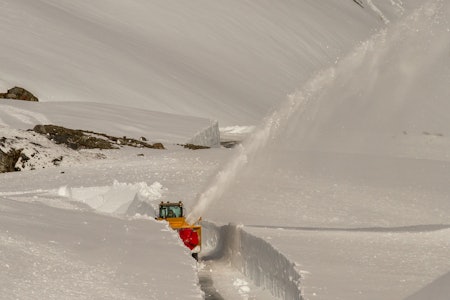KLART: Se! Her brøytes veien til Fonna. Foto: Jan Petter Svendal