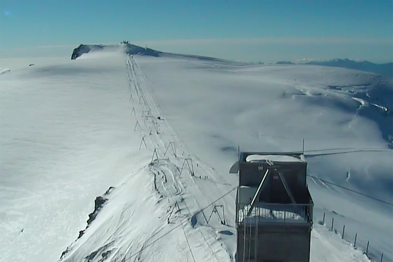 SNØ: Slik ser det ut i Zermatt nå. Foto: Webcam SNØ: Slik ser det ut i Zermatt nå. Foto: Webcam