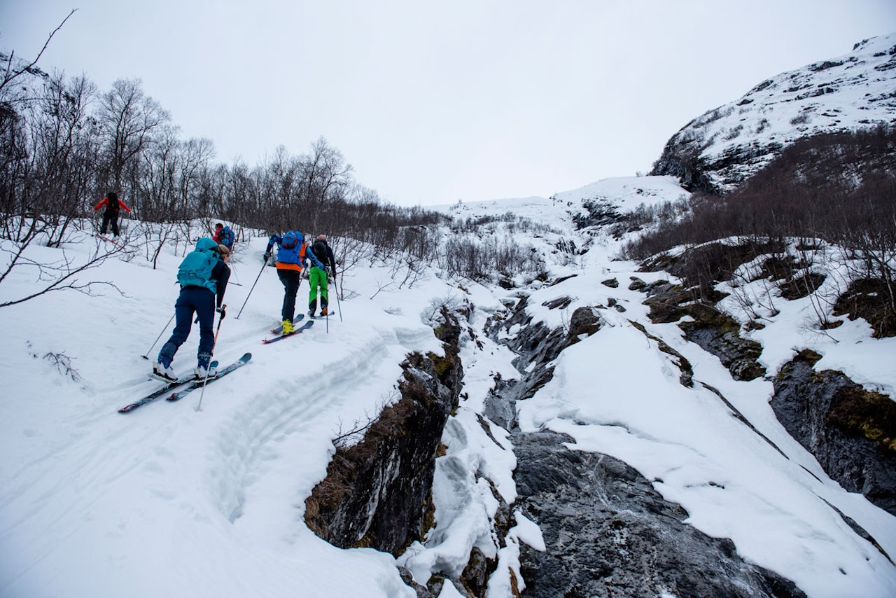 HEKTISK: Selv om vinden er så sterk på Sæbø at High Camp-gjestene må få alternativ overnatting, var det likevel fint på skitur fredag. Foto: Martin Innerdal Dalen HEKTISK: Selv om vinden er så sterk på Sæbø at High Camp-gjestene må få alternativ overnatting, var det likevel fint på skitur fredag. Foto: Martin Innerdal Dalen