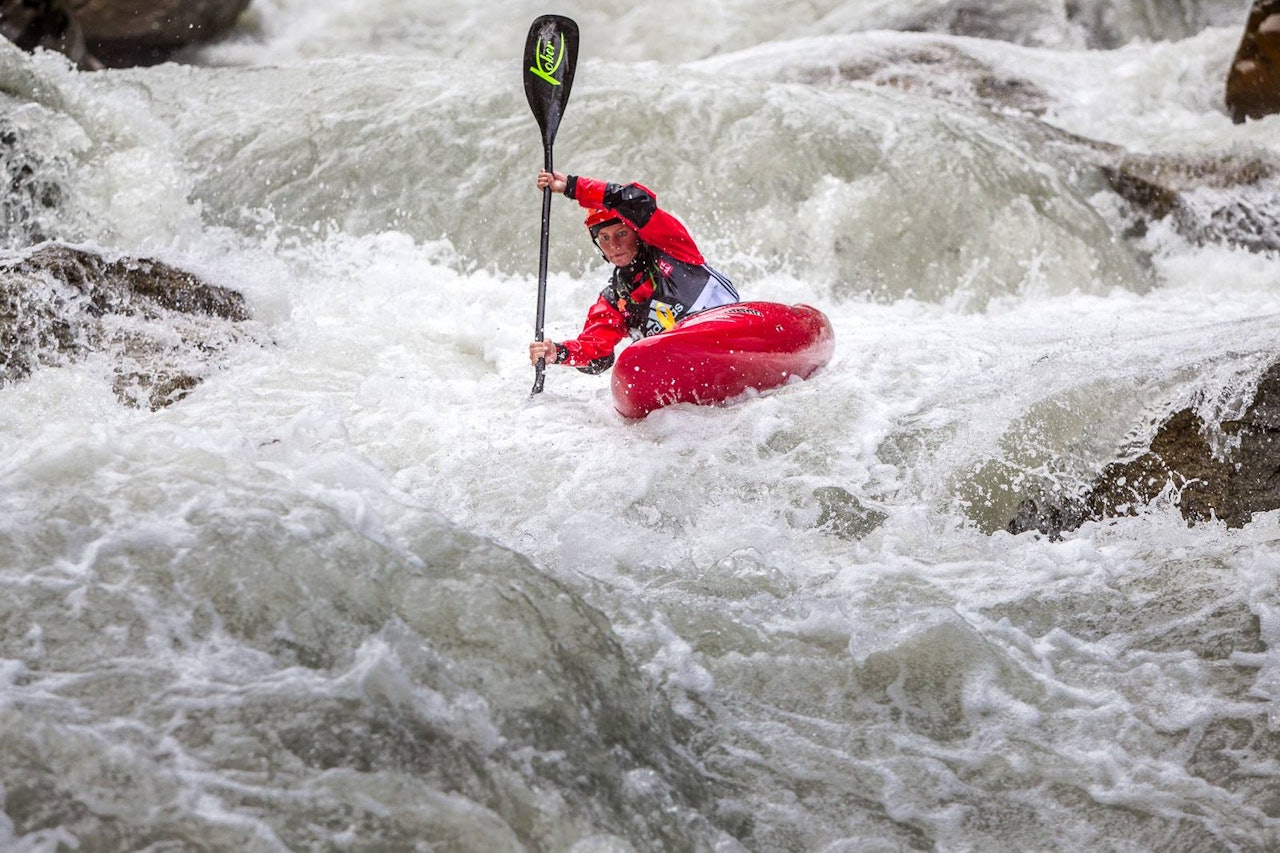 ARG: Fjorårets verdensmester i brattpadling, Mariann Sæther, er ikke fornøyd med at egne regler for jentene hindret den nybakte mammaen å nå finalen i år. Foto: Jens Klatt ARG: Fjorårets verdensmester i brattpadling, Mariann Sæther, er ikke fornøyd med at egne regler for jentene hindret den nybakte mammaen å nå finalen i år. Foto: Jens Klatt