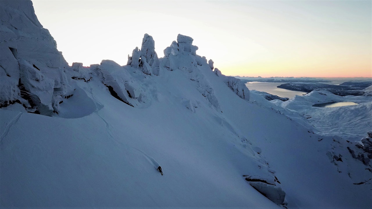 NORD-NORGE: Vakkert lys og nydelige omgivelser på Rivtind like ved Narvik sist helg. Foto: Signar André Nilsen NORD-NORGE: Vakkert lys og nydelige omgivelser på Rivtind like ved Narvik sist helg. Foto: Signar André Nilsen