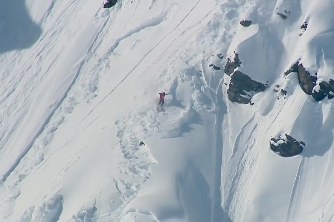 SKRED: Det gikk et skred i runnet til Reine Barkered i Freeride World Tour. Foto: Skjermdump SKRED: Det gikk et skred i runnet til Reine Barkered i Freeride World Tour. Foto: Skjermdump