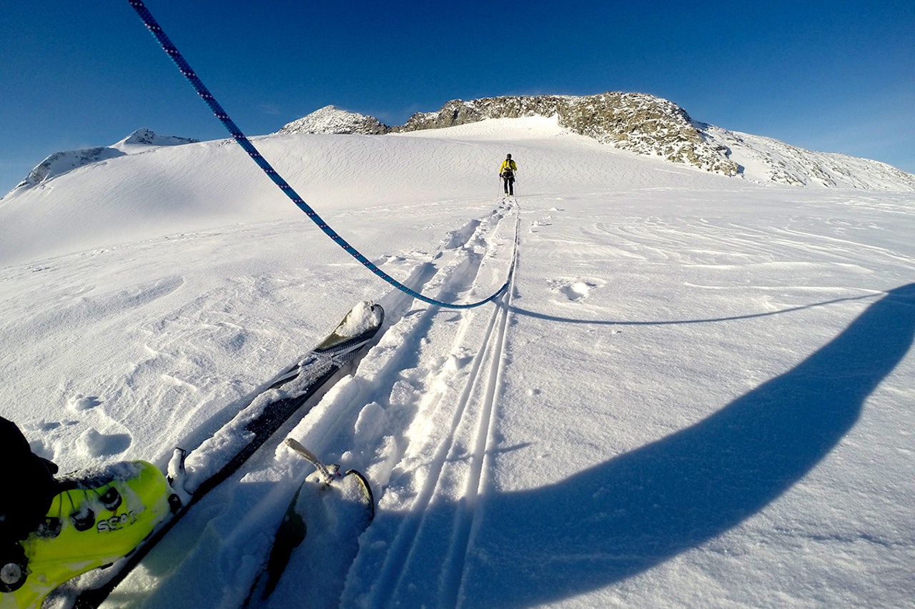 PÅ TUR: Micke Af Ekenstam sammen med Kaj Sønnichsen på tur til Storsteinsfjellet tirsdag. Foto: Micke Af Ekenstam PÅ TUR: Micke Af Ekenstam sammen med Kaj Sønnichsen på tur til Storsteinsfjellet tirsdag. Foto: Micke Af Ekenstam