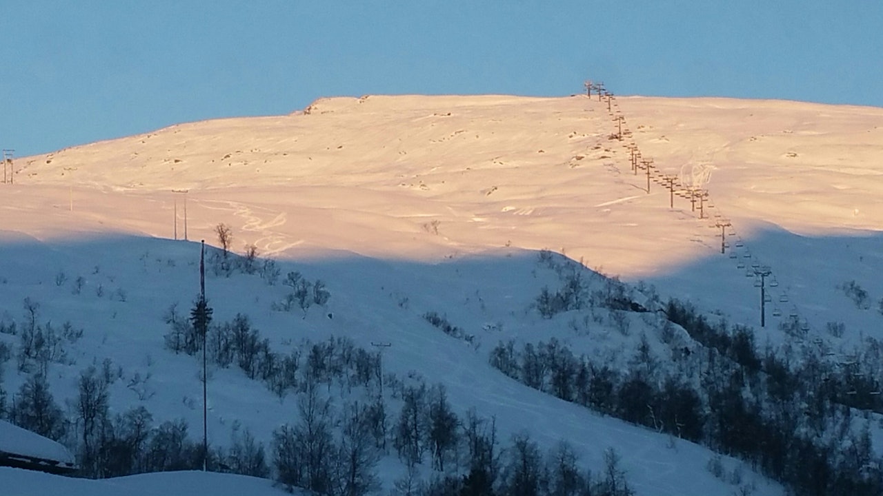 NEDSNØDD: Masse snø i Eikedalen skisenter, som åpner til helgen. Foto: Stig Vivelid-Nilssen NEDSNØDD: Masse snø i Eikedalen skisenter, som åpner til helgen. Foto: Stig Vivelid-Nilssen