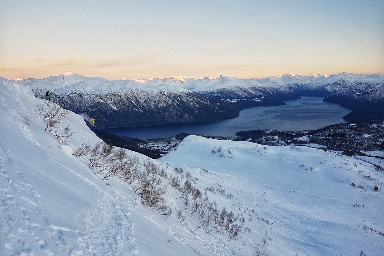 STRANDAFJELLET: Årets andre åpningshelg ble også årets andre pudderhelg på Stranda. Foto: Jørgen Skarpnes STRANDAFJELLET: Årets andre åpningshelg ble også årets andre pudderhelg på Stranda. Foto: Jørgen Skarpnes