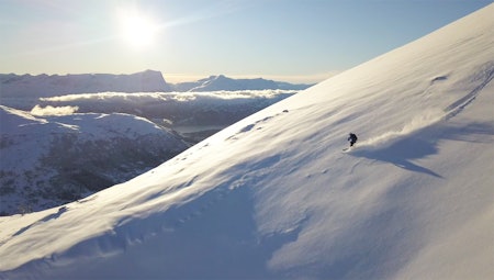 TIDENES BESTE?: Det er masse snø og utrolig gode forhold i Harpefossen skisenter. Foto: Martin Leite Gilleshammer