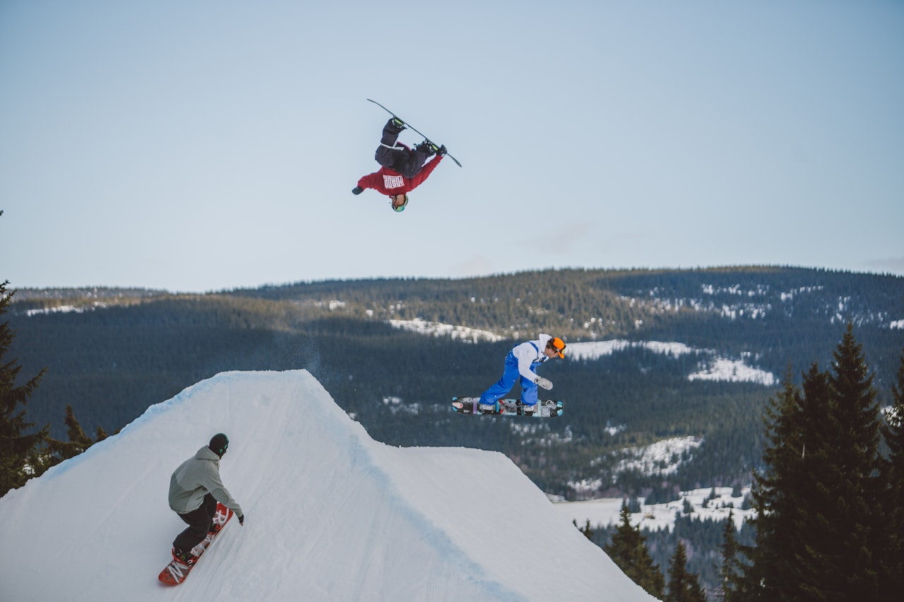 Vinnerlaget kjørte tett og dro på hele dagen! Foto: Process Films/Snowboardforbundet Vinnerlaget kjørte tett og dro på hele dagen! Foto: Process Films/Snowboardforbundet