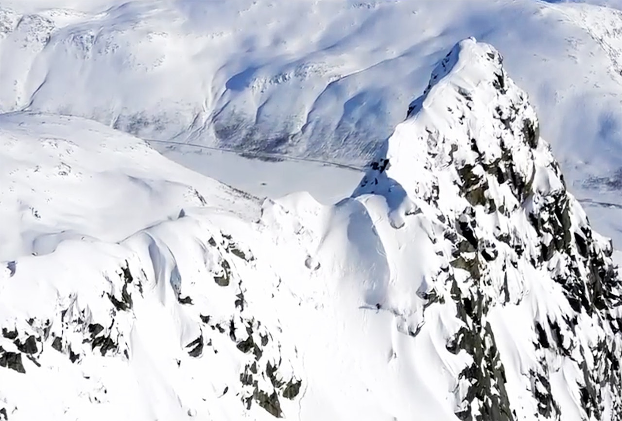 EN TRØNDER NORD FOR POLARSIRKELEN: …kan ofte bety trøbbel, men ikke når det er snak om Robert Aaring med ski på beina. EN TRØNDER NORD FOR POLARSIRKELEN: …kan ofte bety trøbbel, men ikke når det er snak om Robert Aaring med ski på beina.