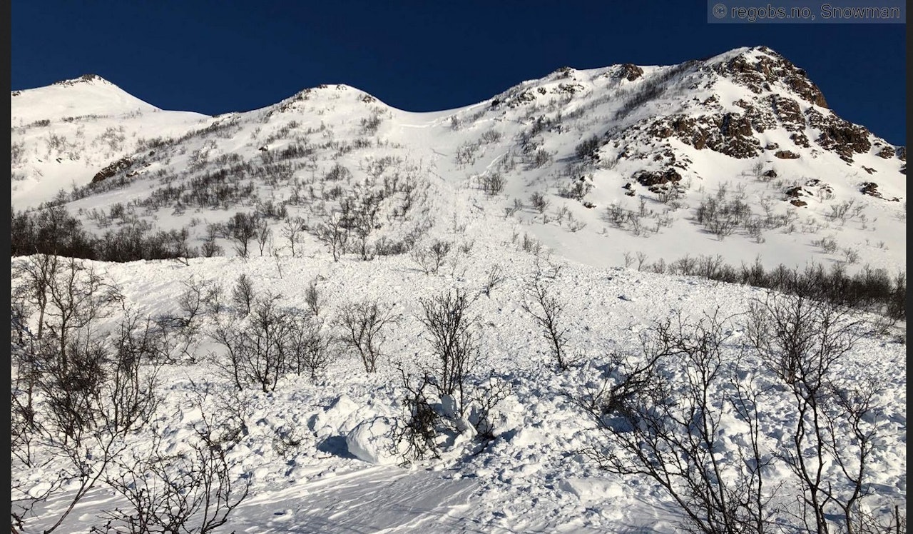 SKREDET, DAGEN ETTER: En observatør på regobs.no har mandag morgen postet dette bildet av skredet som gikk på søndag. Faksimile: regobs.no SKREDET, DAGEN ETTER: En observatør på regobs.no har mandag morgen postet dette bildet av skredet som gikk på søndag. Faksimile: regobs.no