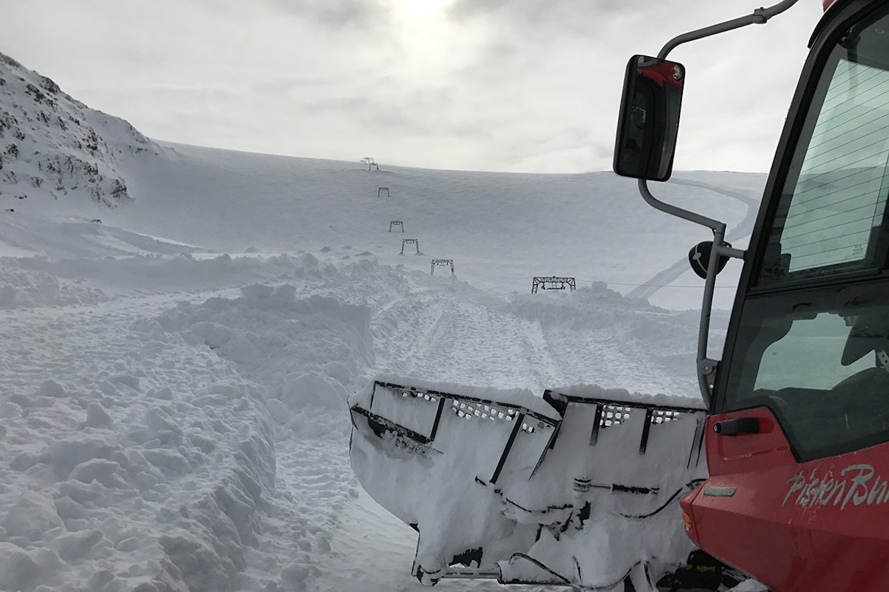 VURDERER Å ÅPNE: Folgefonna vurderer å åpne heisene allerede i påsken. Her er bilde fra helga som var. Foto: Andreas Skogseth / Folgefonna VURDERER Å ÅPNE: Folgefonna vurderer å åpne heisene allerede i påsken. Her er bilde fra helga som var. Foto: Andreas Skogseth / Folgefonna