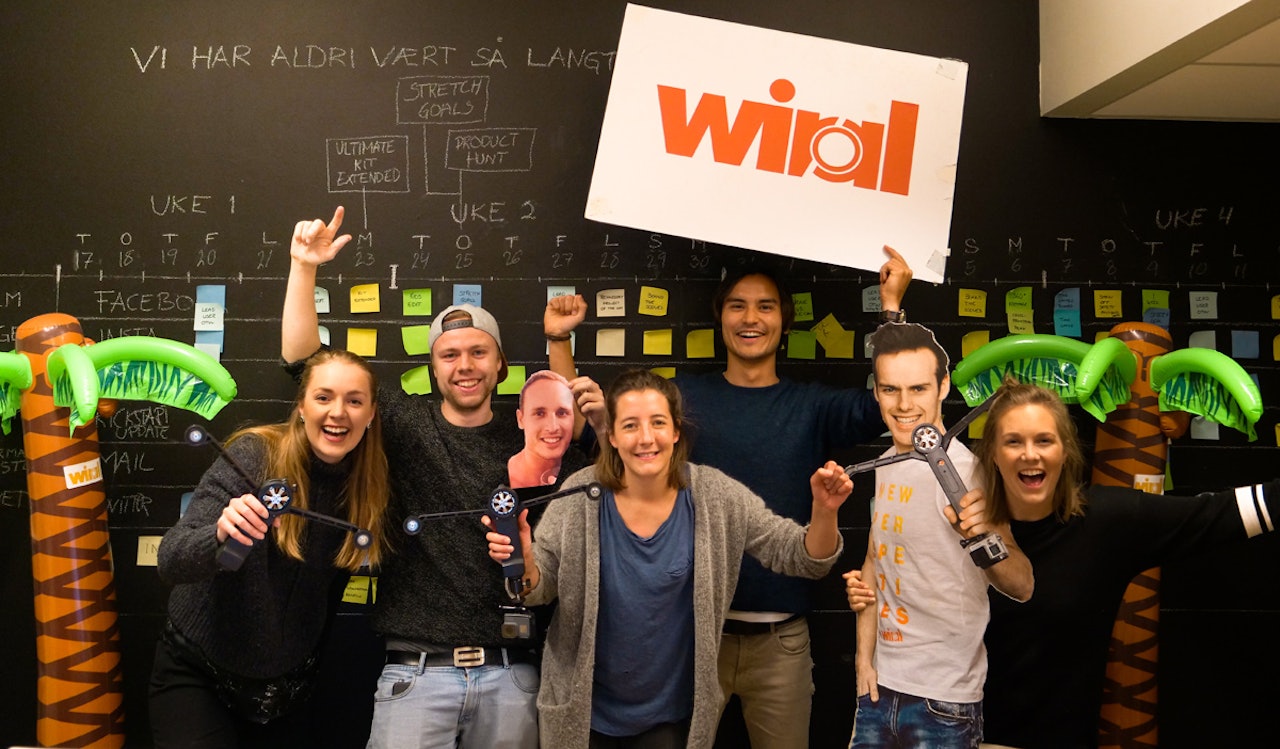 EN MILLION DOLLAR: Det norske kabelkamerasystemet Wiral fikk inn over en million dollar på folkefinansieringskampanjesiden Kickstarter. Ikke rart gründerne er fornøyde. Fra venstre: Andrea Holvik Thorson, Eivind Sæter, Osmund Bøe (i plakatform fordi han er i Kina og jobber mot produksjon), Helle Grande, Eivind Nervik Lea, Øivind Aabye (også han i plakatform pga kinatur) og Emilie Aabakken. Foto: Wiral EN MILLION DOLLAR: Det norske kabelkamerasystemet Wiral fikk inn over en million dollar på folkefinansieringskampanjesiden Kickstarter. Ikke rart gründerne er fornøyde. Fra venstre: Andrea Holvik Thorson, Eivind Sæter, Osmund Bøe (i plakatform fordi han er i Kina og jobber mot produksjon), Helle Grande, Eivind Nervik Lea, Øivind Aabye (også han i plakatform pga kinatur) og Emilie Aabakken. Foto: Wiral