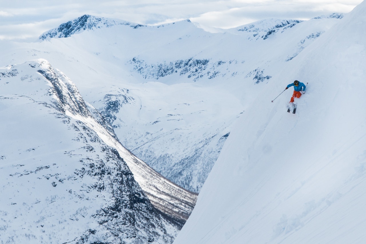 TØFT, DYPT OG BRATT: Stordal leverte varene sist helg. Trønderen Kjetil Volent kjører bratt terreng på Sunnmøre. Foto: Eirik Volent TØFT, DYPT OG BRATT: Stordal leverte varene sist helg. Trønderen Kjetil Volent kjører bratt terreng på Sunnmøre. Foto: Eirik Volent