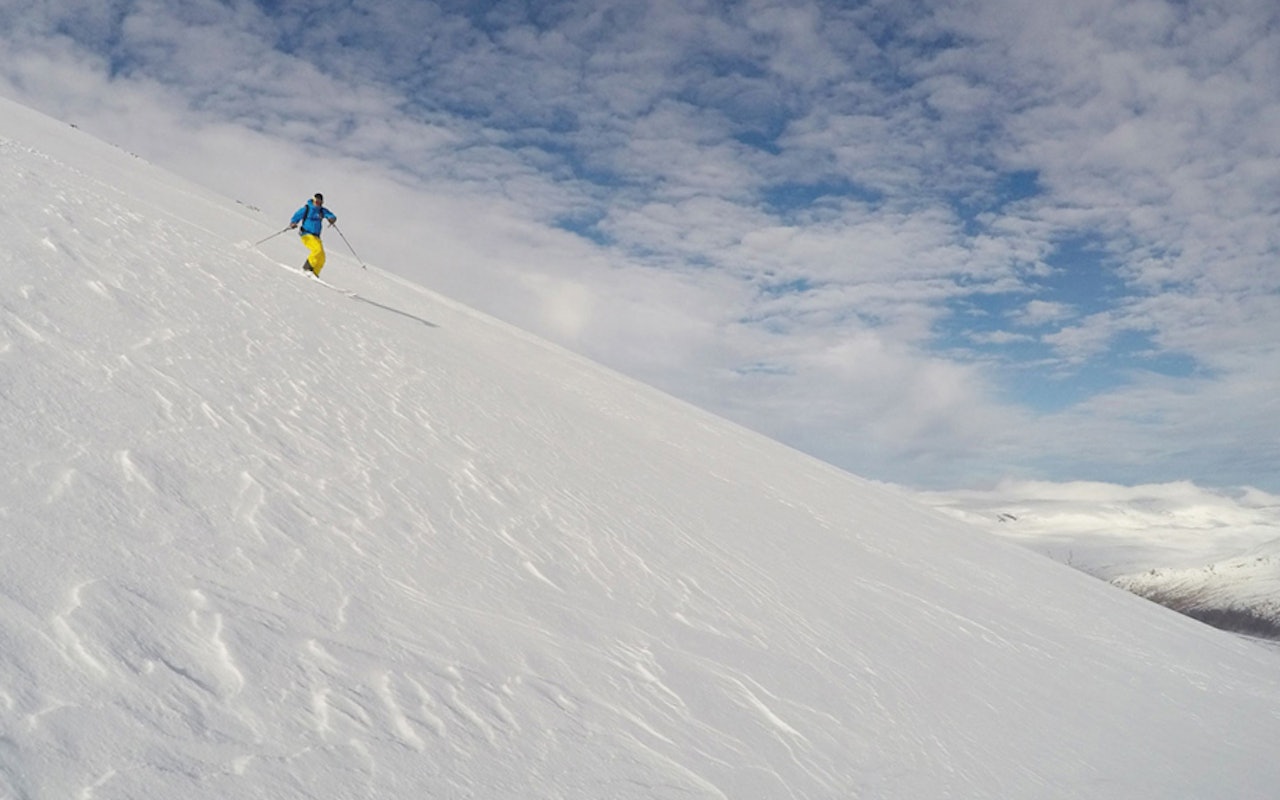AVSPASERING: Thomas Gundersen tok fri torsdag forrige uke, og fant slike forhold på Juvfonna, like ved Galdhøpiggen sommerskisenter. Foto: Thomas Gundersen AVSPASERING: Thomas Gundersen tok fri torsdag forrige uke, og fant slike forhold på Juvfonna, like ved Galdhøpiggen sommerskisenter. Foto: Thomas Gundersen