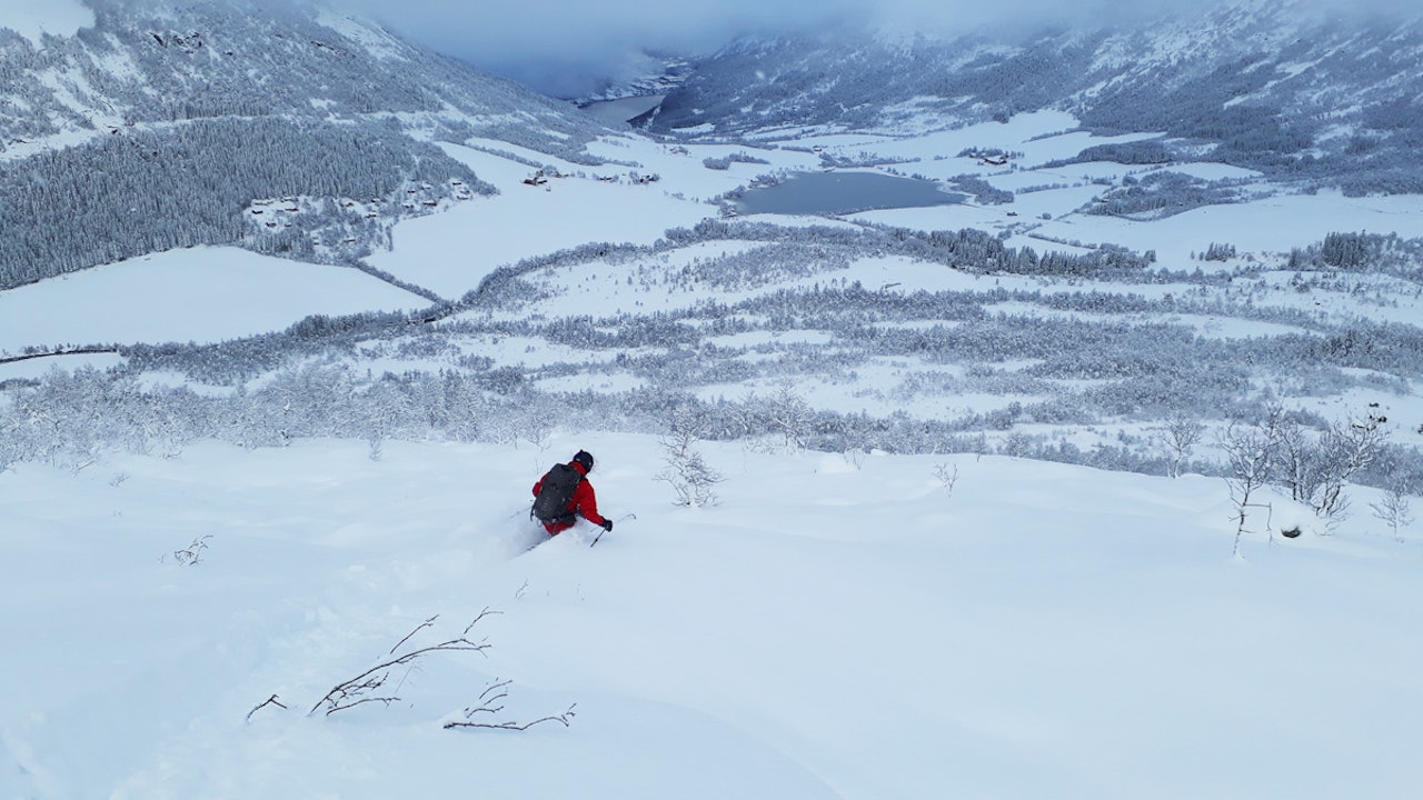 DJUPT: Ingenting å utsetje på nysnømengdene i Jølster… Foto Brit Siv Fimland DJUPT: Ingenting å utsetje på nysnømengdene i Jølster… Foto Brit Siv Fimland