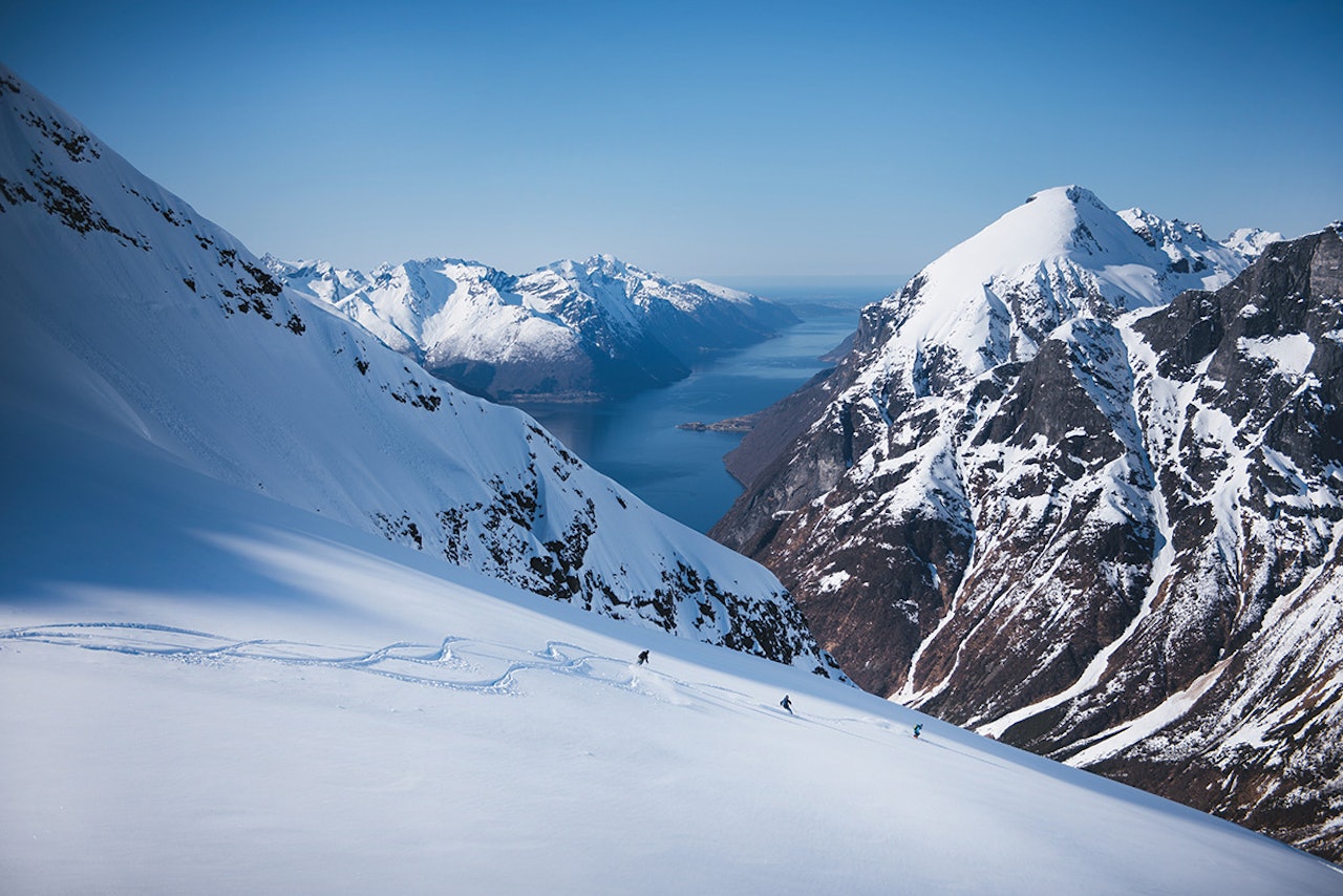 NYTT BLAD I SALG: Vårutgaven av Fri Flyt er i salg nå. Her fra saken om Sunnmøre. Foto: Max Lowe NYTT BLAD I SALG: Vårutgaven av Fri Flyt er i salg nå. Her fra saken om Sunnmøre. Foto: Max Lowe