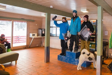 EN LEGENDE OG HANS HUND: Torbjørn Paulsen vant herrer snowboard på Fjellsætra. Bilde: Ingrid Welle/Norway Freeride EN LEGENDE OG HANS HUND: Torbjørn Paulsen vant herrer snowboard på Fjellsætra. Bilde: Ingrid Welle/Norway Freeride