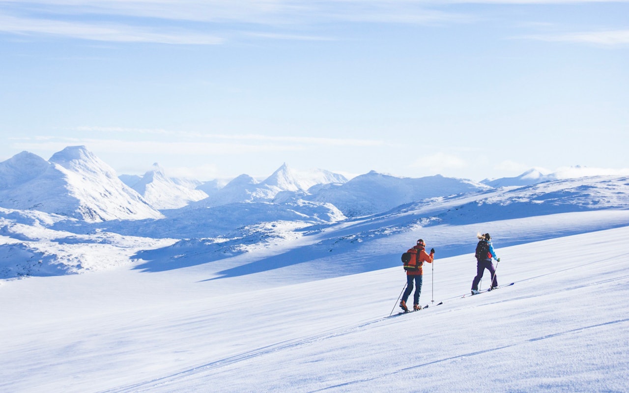 FULL VINTER: Upåklagelige november forhold på vei opp mot Steindalsnosi vest i Jotunheimen. Foto: Mikel Gonsholt FULL VINTER: Upåklagelige november forhold på vei opp mot Steindalsnosi vest i Jotunheimen. Foto: Mikel Gonsholt