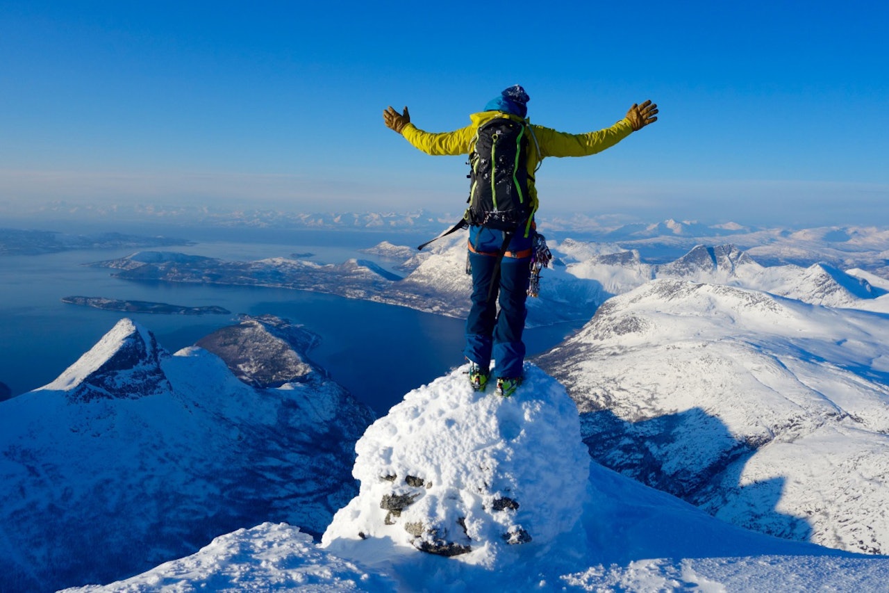 TOPPTUR: Artikkelforfatteren på toppen av Stetind – en tretten år gammel vinterdrøm ble endelig oppfylt! Foto: Sigbjørn Veslegard