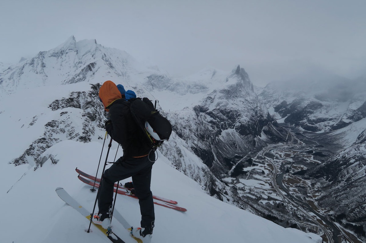 SPEKTAKULÆR LØYPE: Fra besiktigelsen av årets nye trasé til Romsdal rando – som blir NM. Her ved Mjelvafjellet. Foto: Knut Inge Orset SPEKTAKULÆR LØYPE: Fra besiktigelsen av årets nye trasé til Romsdal rando – som blir NM. Her ved Mjelvafjellet. Foto: Knut Inge Orset