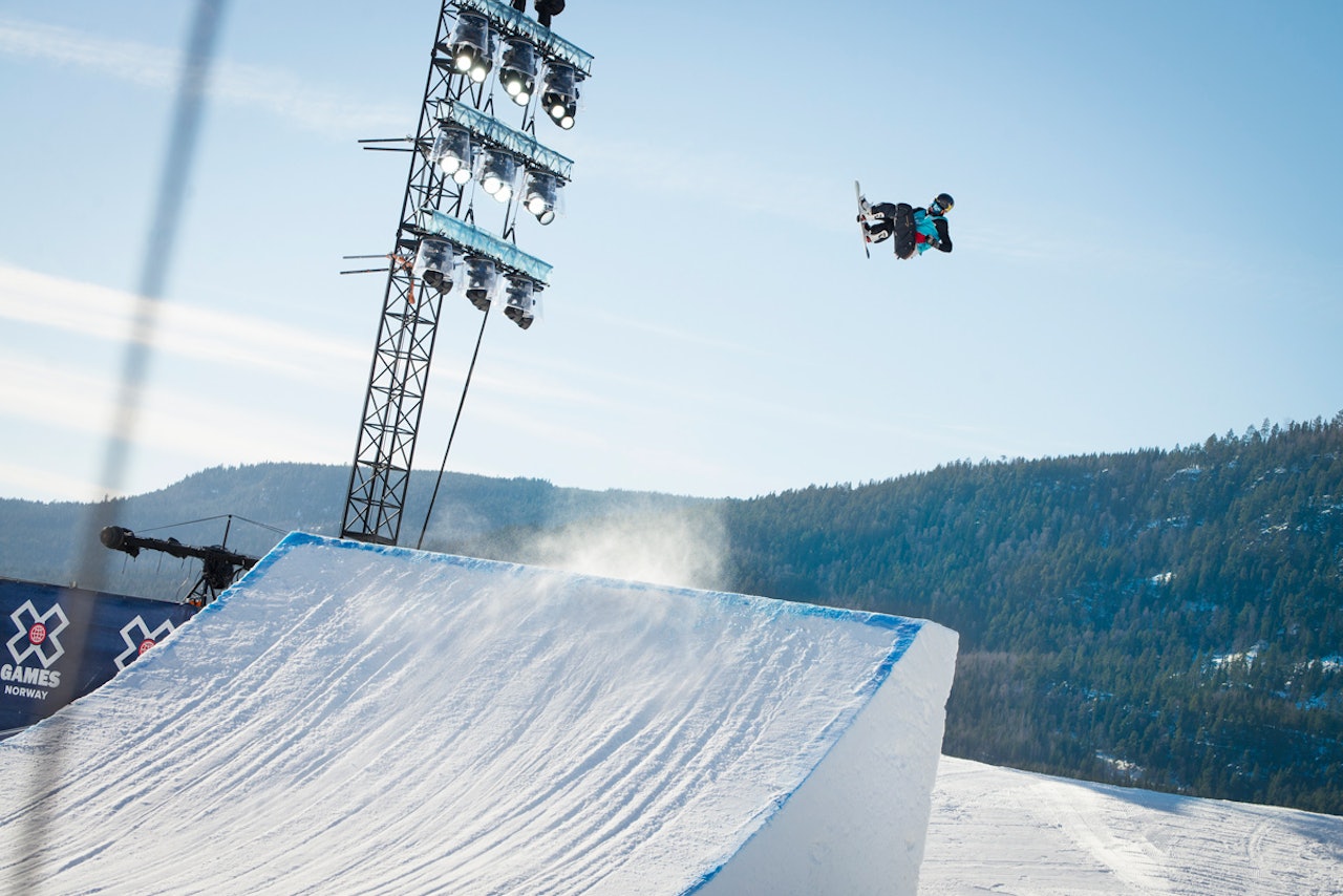 HARDT, ISETE OG DÅRLIG FART: Snowboardkjørerne er så misfornøyde med X Games slopestylecoursen på Hafjell at kvaliken har blitt utsatt for å byge om løypa. Foto: Peter Gløersen / Snowboardforbundet HARDT, ISETE OG DÅRLIG FART: Snowboardkjørerne er så misfornøyde med X Games slopestylecoursen på Hafjell at kvaliken har blitt utsatt for å byge om løypa. Foto: Peter Gløersen / Snowboardforbundet