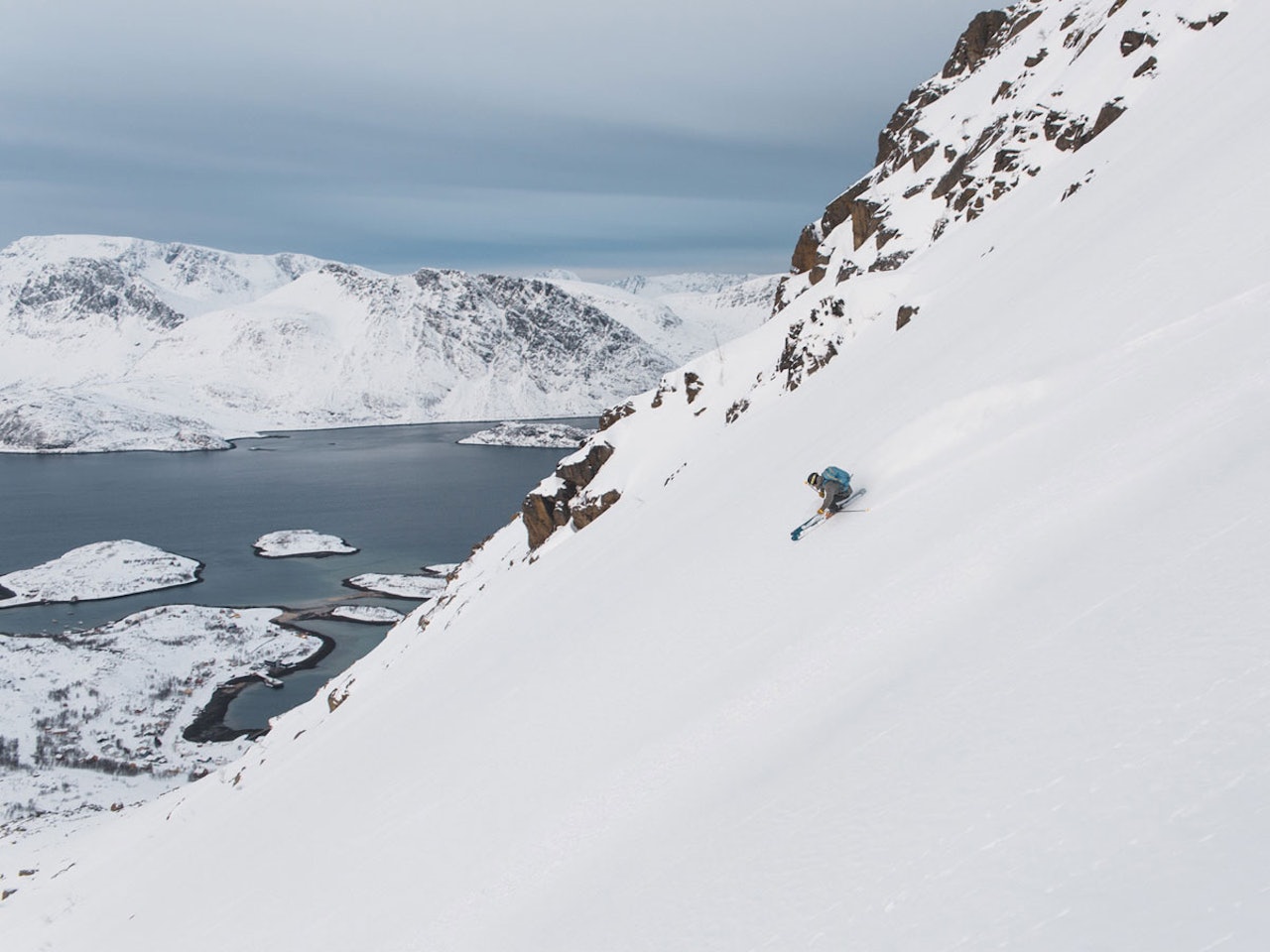 ALL SLAGS FØRE: Selv om fotokonkurransen ble avlyst på grunn av dårlig vær, var det likevel såpass forhold til å ta bilder som dette i Bergsfjord. Morten Christensen kjører. Foto: Karl Olofsson ALL SLAGS FØRE: Selv om fotokonkurransen ble avlyst på grunn av dårlig vær, var det likevel såpass forhold til å ta bilder som dette i Bergsfjord. Morten Christensen kjører. Foto: Karl Olofsson