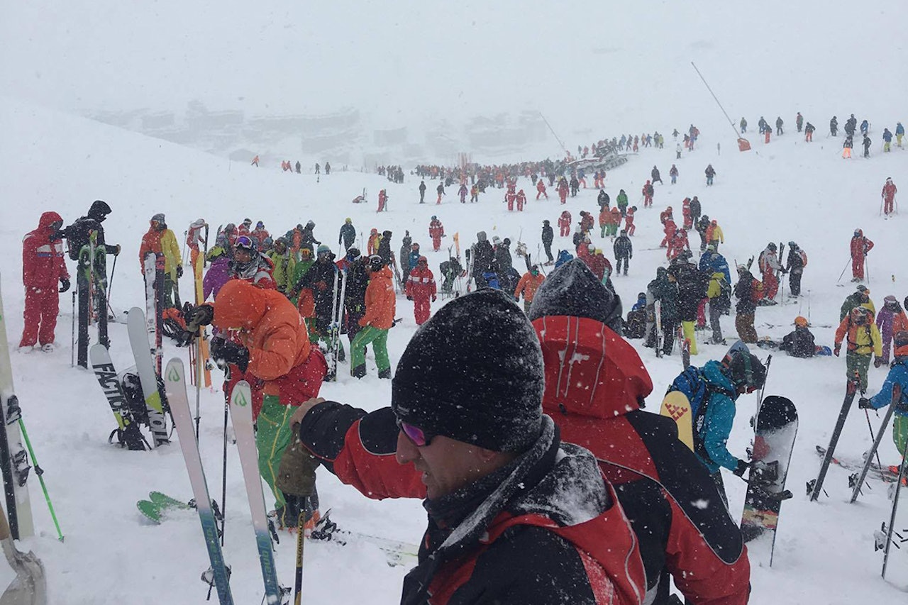 FLERE TATT: Flere personer er tatt i skredet i Tignes. Her er bilde fra redningsarbeidet. Foto: Ole-Kristian Strøm FLERE TATT: Flere personer er tatt i skredet i Tignes. Her er bilde fra redningsarbeidet. Foto: Ole-Kristian Strøm