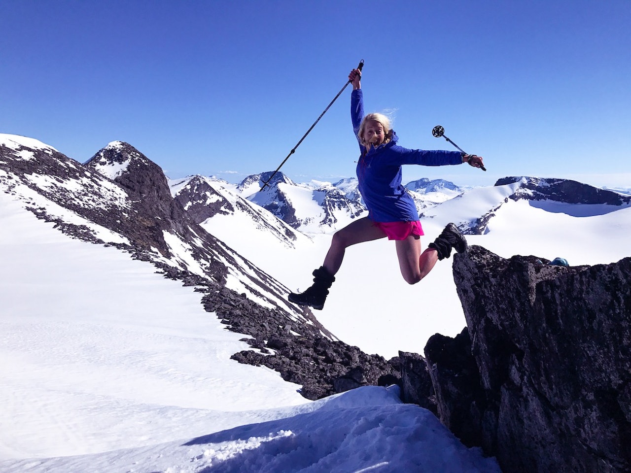 Toppturfolket vil få lettere tilgang til indrefileten av Jotunheimen dersom veien brøytes til Sognefjellshytta fra 1. april. Foto: Sigurd Rønningen Toppturfolket vil få lettere tilgang til indrefileten av Jotunheimen dersom veien brøytes til Sognefjellshytta fra 1. april. Foto: Sigurd Rønningen