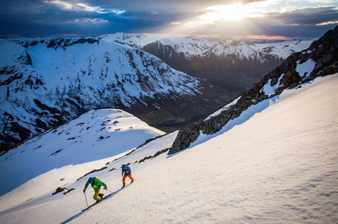 Frå ein kveldstur til Trollvasstinden i magisk lys. Foto: Håvard Myklebust. Frå ein kveldstur til Trollvasstinden i magisk lys. Foto: Håvard Myklebust.