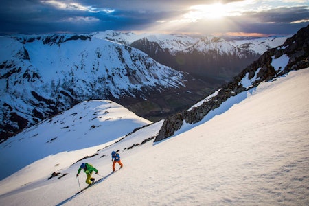 Frå ein kveldstur til Trollvasstinden i magisk lys. Foto: Håvard Myklebust. Frå ein kveldstur til Trollvasstinden i magisk lys. Foto: Håvard Myklebust.