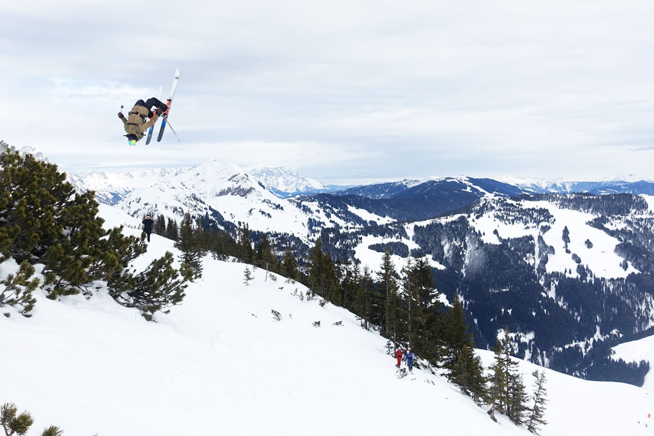 SENDELAG: Ådne Kvåle sender en svær backflip over Fieberbrunn i Østerrike. Foto: Tore Meirik SENDELAG: Ådne Kvåle sender en svær backflip over Fieberbrunn i Østerrike. Foto: Tore Meirik