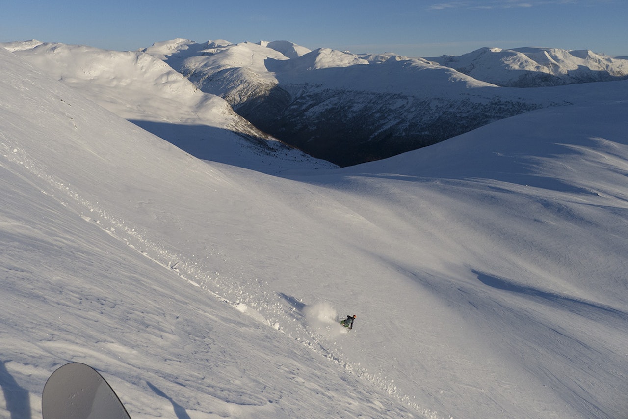 KNALLFORHOLD: Slik så det ut på Stryn torsdag. Her tester Pål Olav Skåre forholdene. Foto: Einar Løken KNALLFORHOLD: Slik så det ut på Stryn torsdag. Her tester Pål Olav Skåre forholdene. Foto: Einar Løken