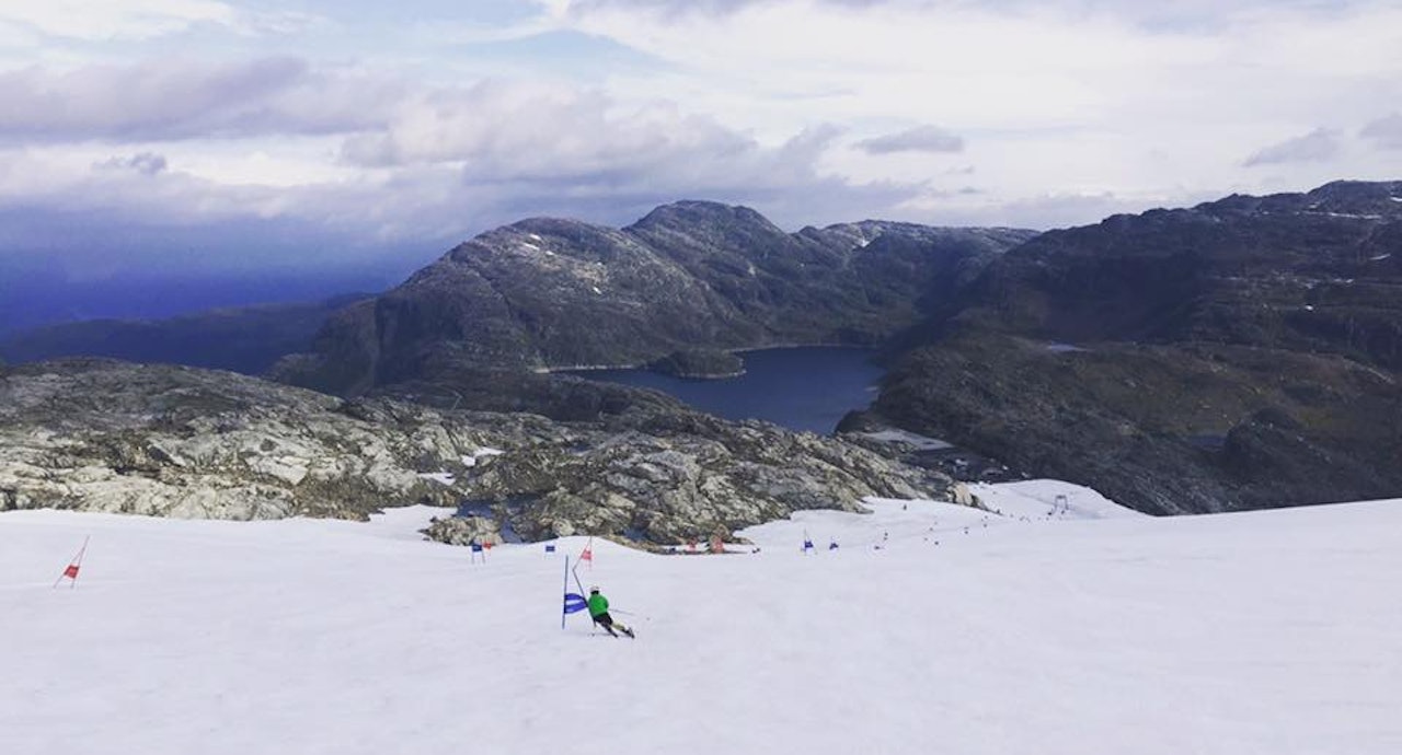 HOLDER ÅPENT: Folgefonna sommerskisenter holder åpent ut september. Foto: Folgefonna sommerskisenter HOLDER ÅPENT: Folgefonna sommerskisenter holder åpent ut september. Foto: Folgefonna sommerskisenter