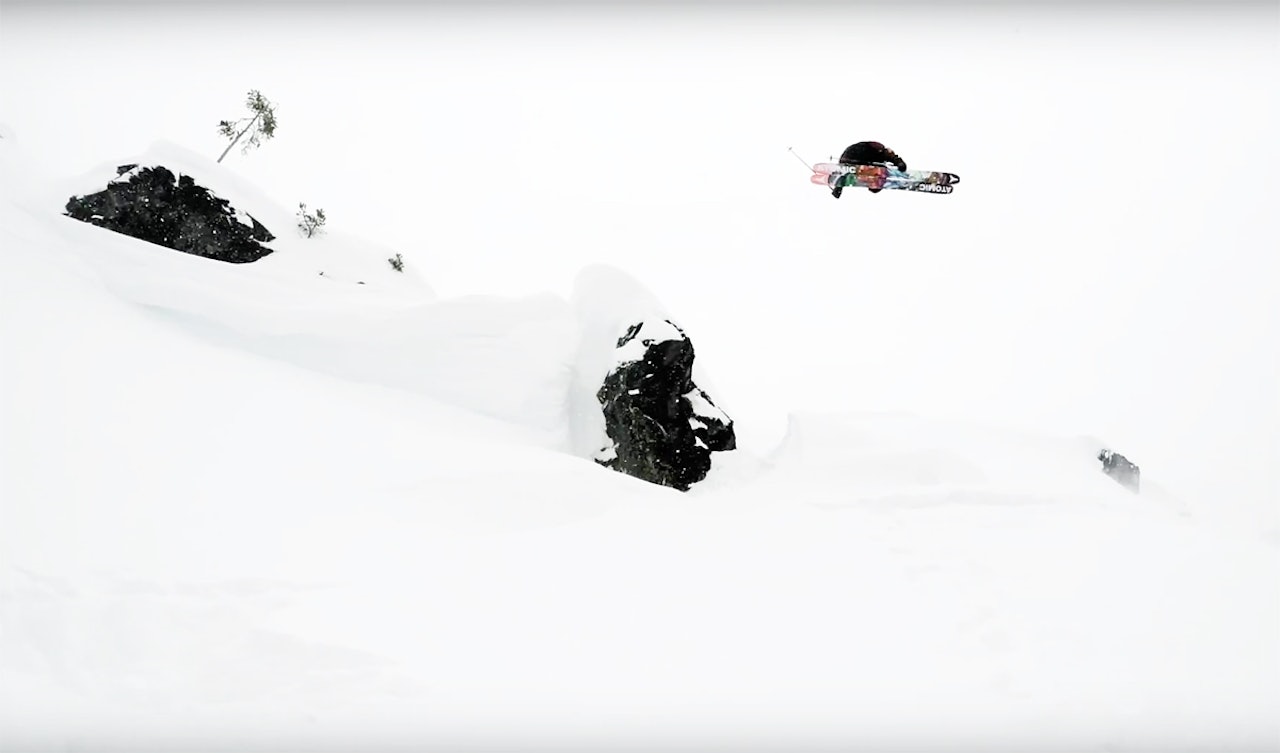 ALLE VEIER: Chris Benchetler kjører begge veier i dyp pudder og i alle retninger i lufta. ALLE VEIER: Chris Benchetler kjører begge veier i dyp pudder og i alle retninger i lufta.